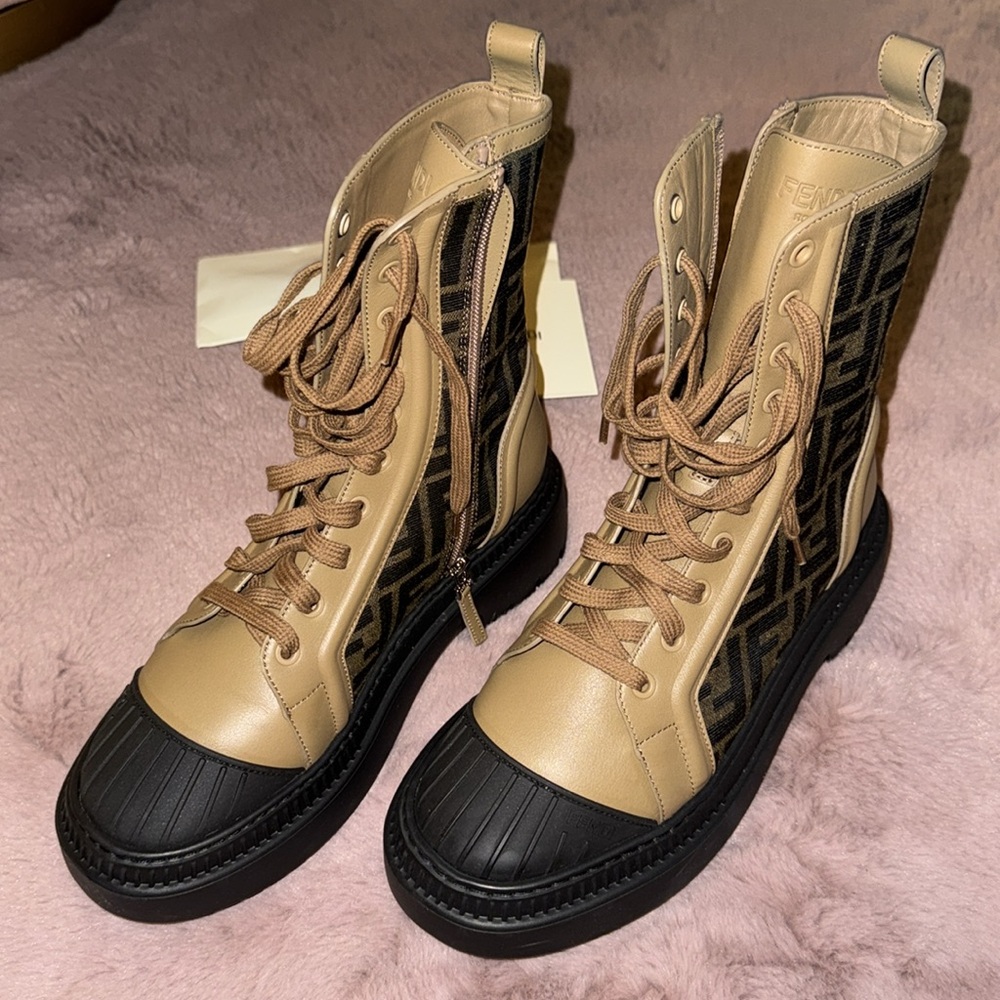 Fendi
Zucca FF Logo Leather Combat Boots
Women's Size: 8 | US8